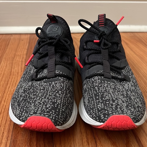 New Balance Womens Fresh Foam Lazer V1 WLAZRMT Black Running Shoes Sneakers 9.5 - Picture 2 of 16